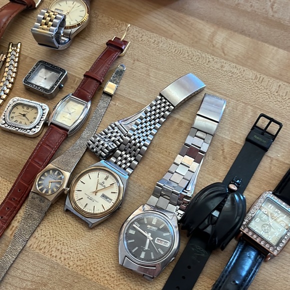 Watches- lots of assorted watches from Bologna to everything in between - Picture 4 of 7